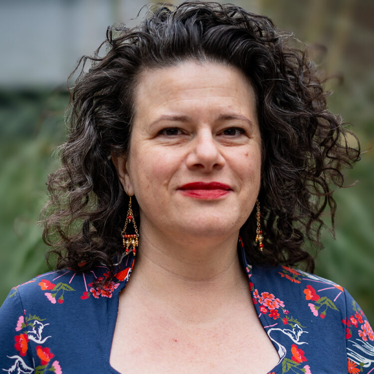 DSC03693 750x750 daniela